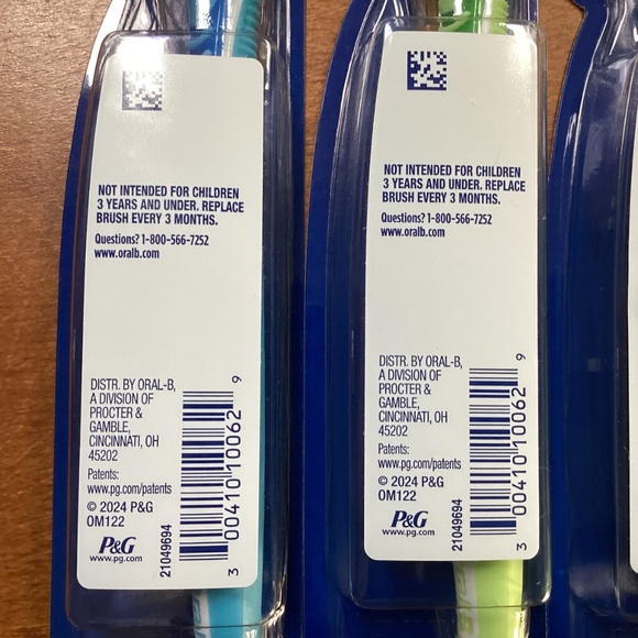 Oral B Medium Advanced Whitening Manual Toothbrush Bundle NEW - Picture 7 of 10